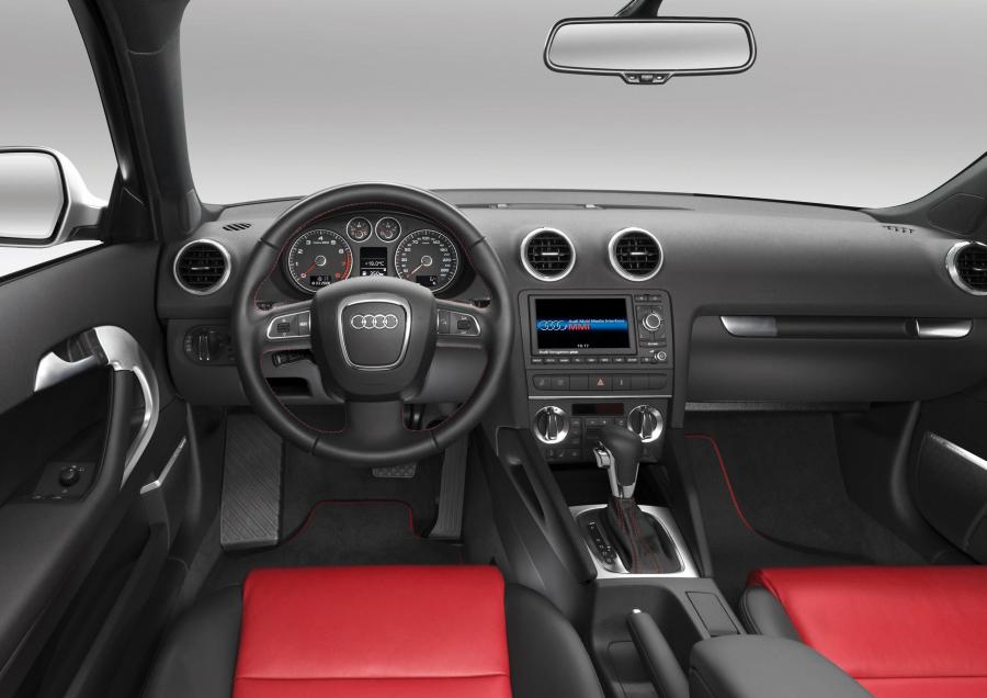 Торпедо Audi A3 2.0T (8P) 2008 года  (фото 27 из 37)